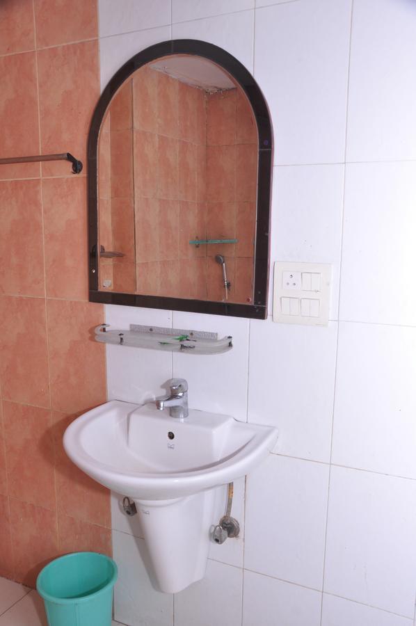 Hotel Samrat Kaushambi Ghaziabad Exterior photo