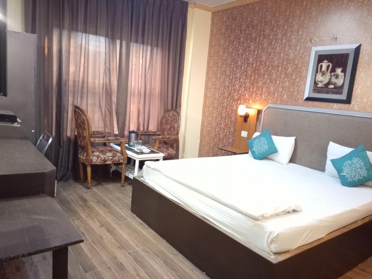 Hotel Samrat Kaushambi Ghaziabad Exterior photo